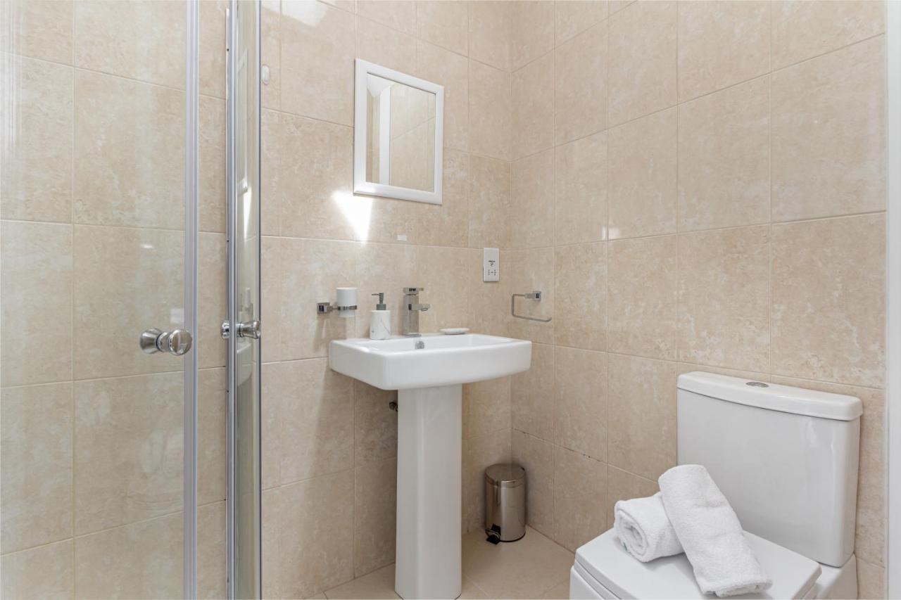 Guest Homes - Trinity Apartment Worcester Exteriör bild